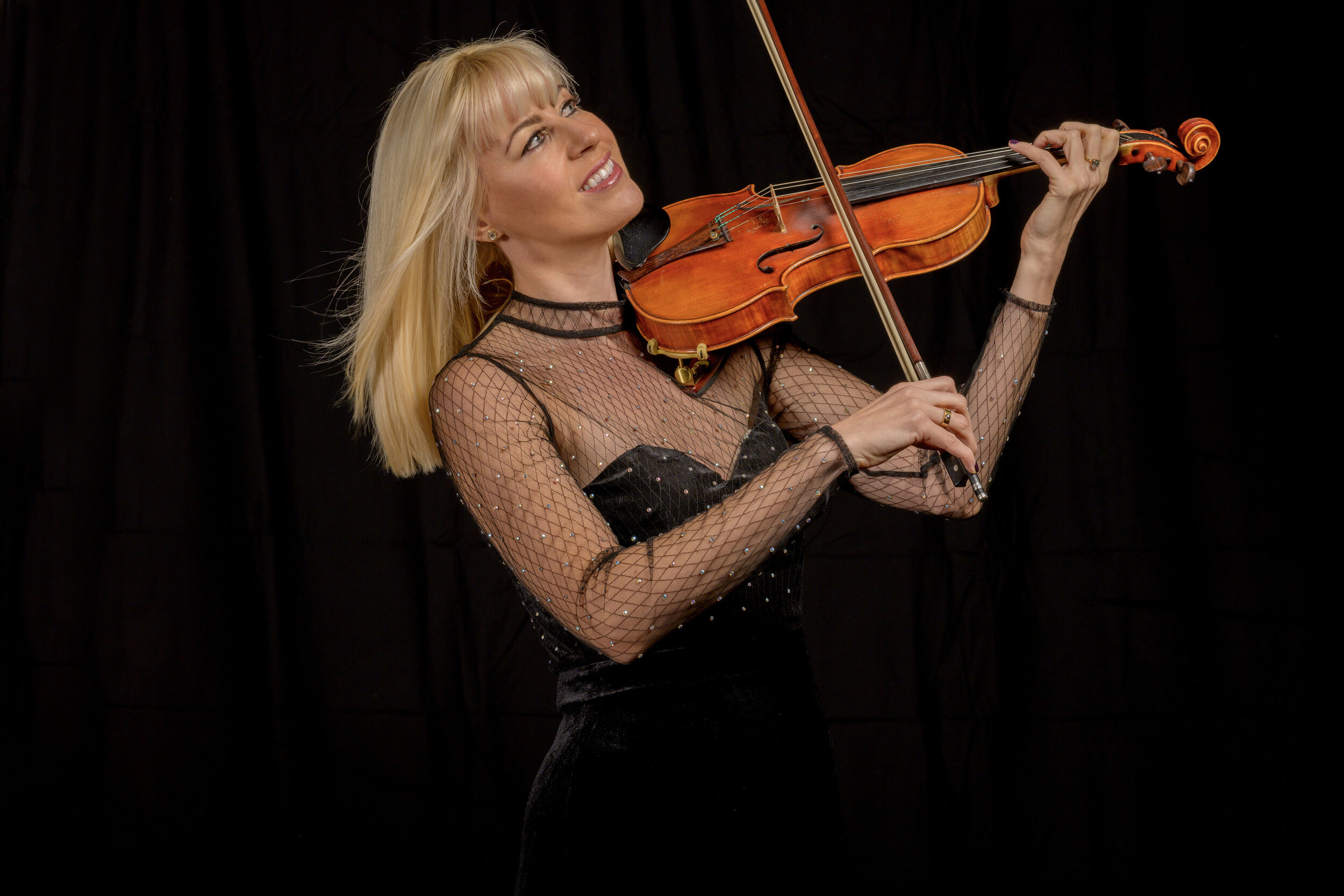 Gallery image 2 for Hayley Pomfrett Violinist